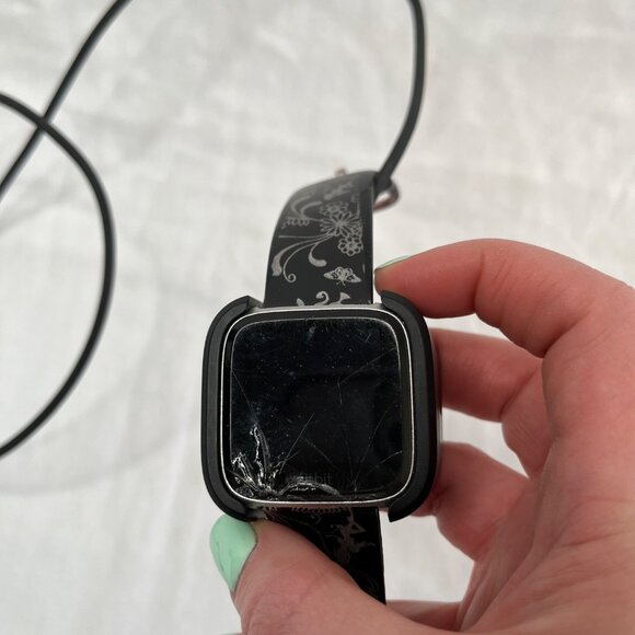 Fitbit Versa Smartwatch With Black & Silver Floral Band & Charger for Parts - Picture 3 of 7